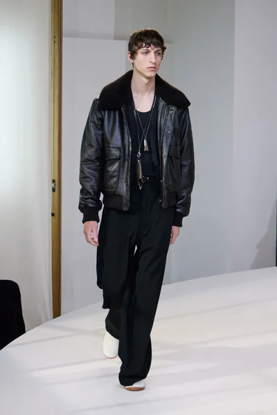 Look 19